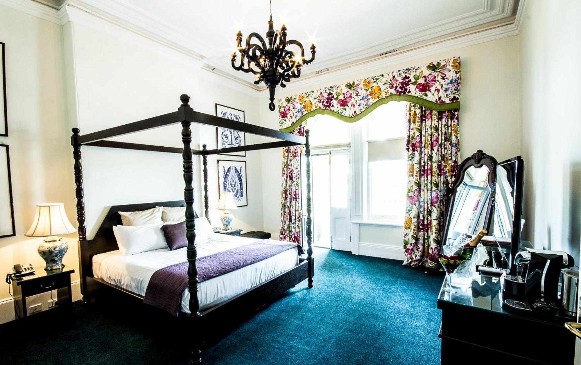 Largs Pier Hotel Adelaide Room photo