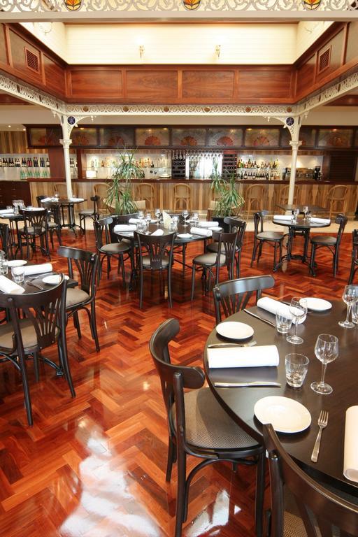 Largs Pier Hotel Adelaide Room photo