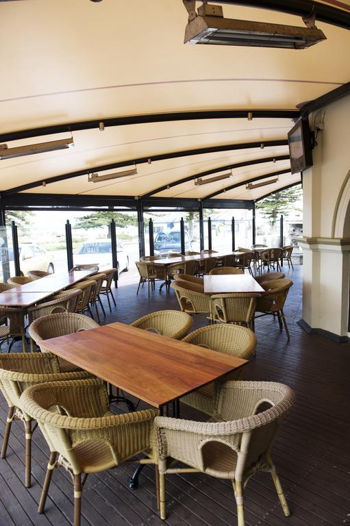 Largs Pier Hotel Adelaide Room photo