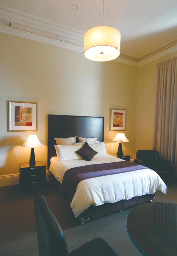 Largs Pier Hotel Adelaide Room photo